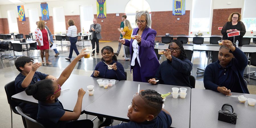 Cmgl Local Food Day Congresswoman Robin Kelly